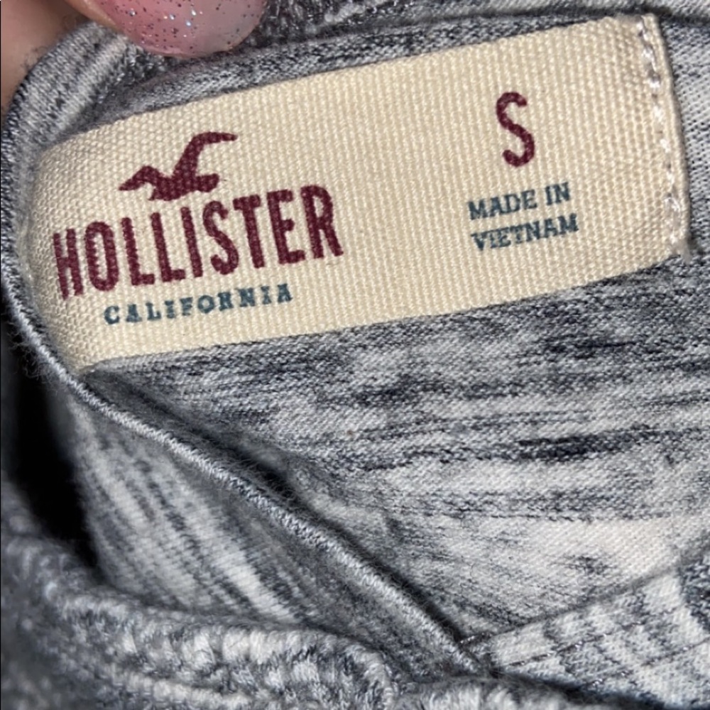 a gray hollister crop top